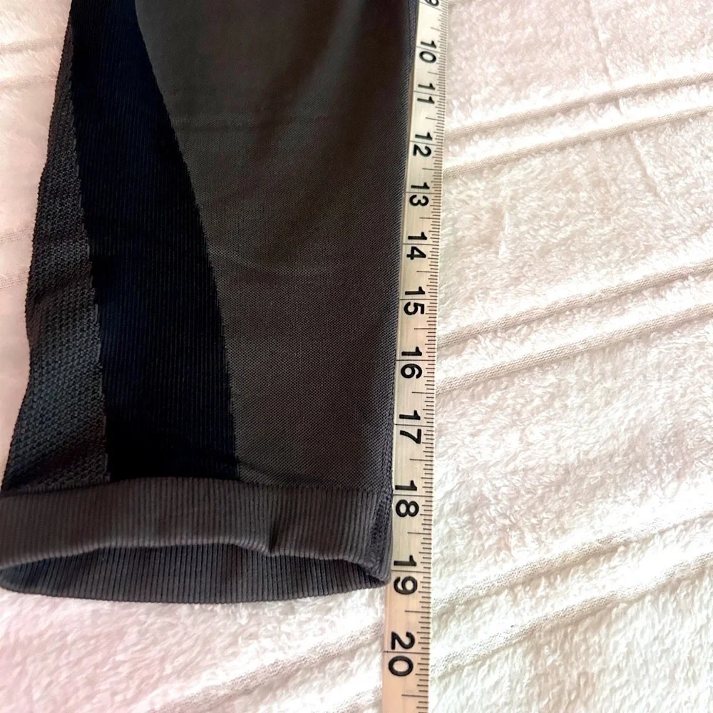Under Armour Women’s Compression Leggings Black Gray Heatgear Workout Sz… - Picture 3 of 10